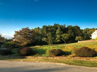 6 W Valley Dr, Cumberland, RI 02864