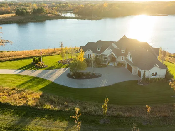 4026 Union Lake Trl, Northfield, MN 55057