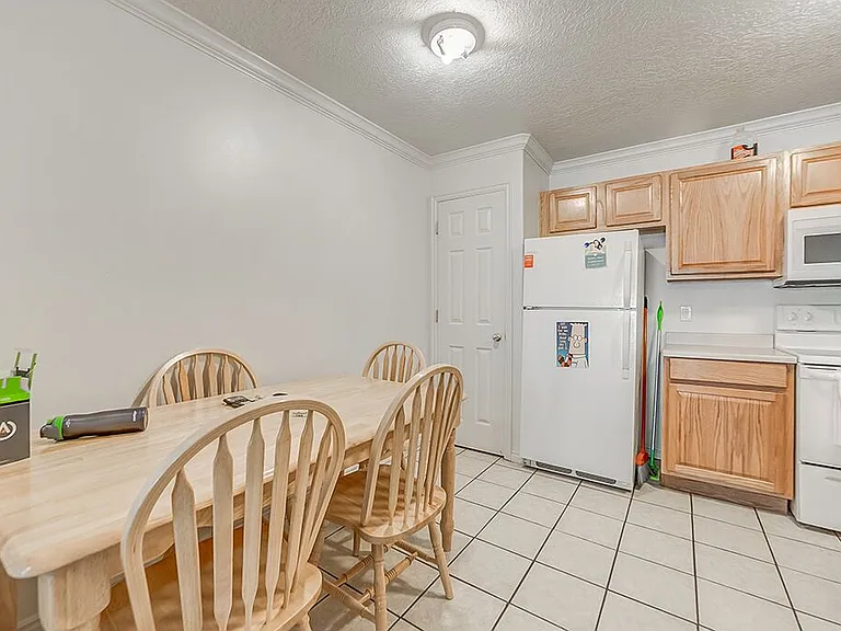 567 N University Ave #110 — Photo 4