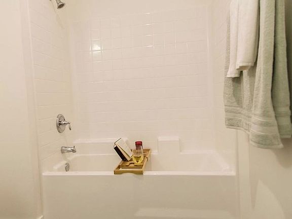 2nd image of 14339 Whittier Blvd APT 324
