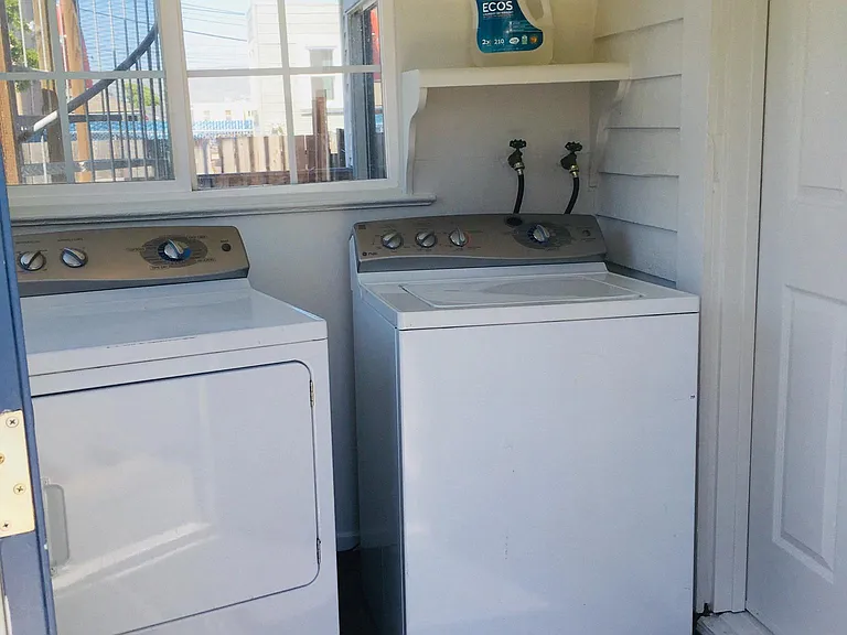433 Mastick Ave — Photo 15
