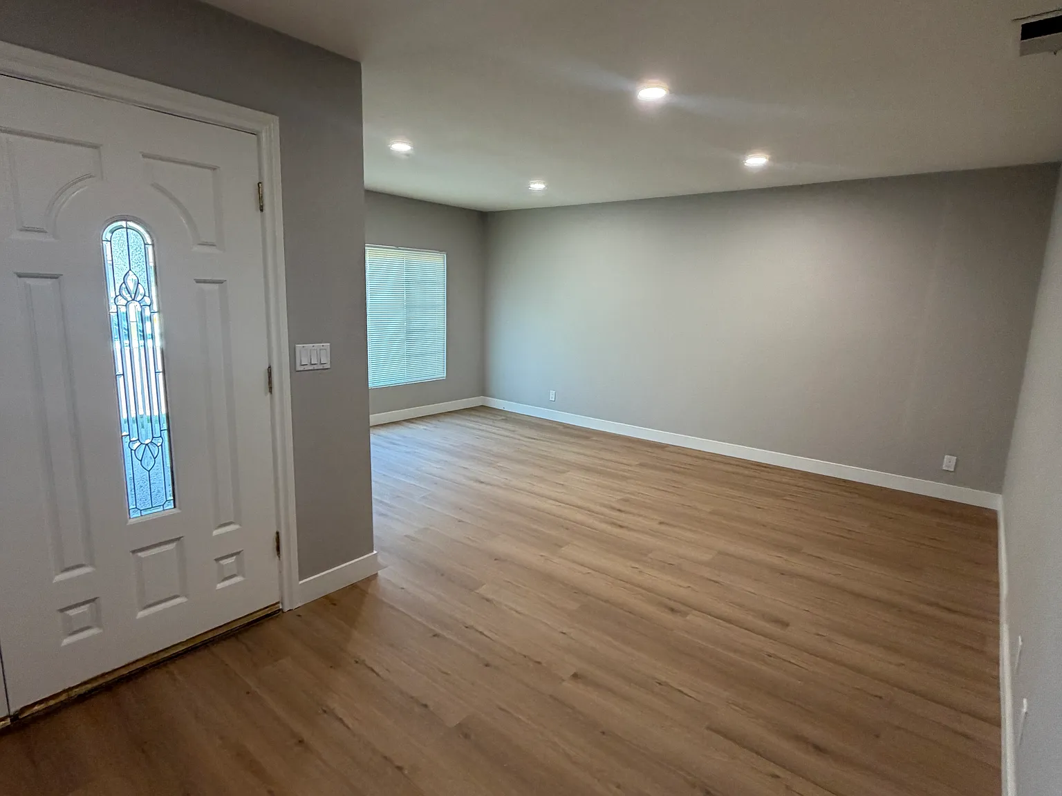 4 bed, 1345 sqft, $4,400 — Photo 4