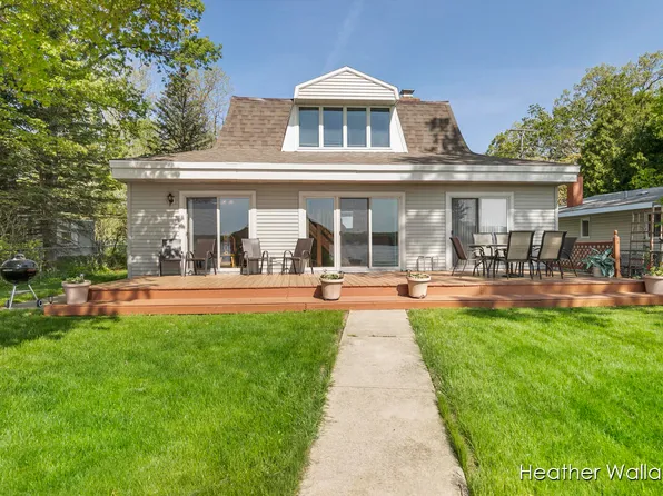 4141 England Dr, Shelbyville, MI 49344