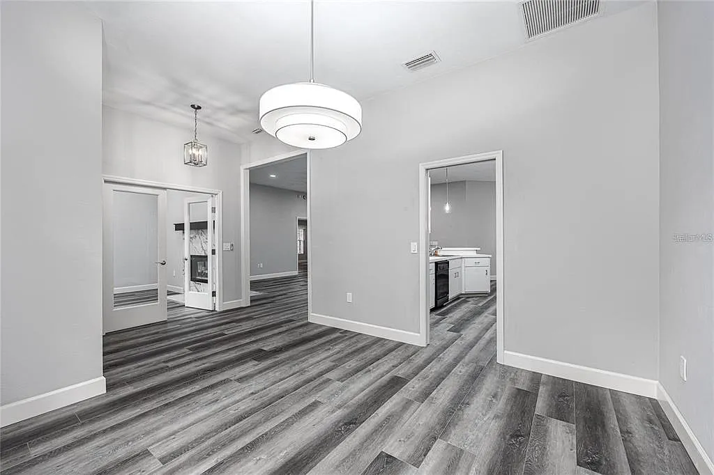 3 bed, 2.0 bath, 2190 sqft, $2,900 — Photo 2