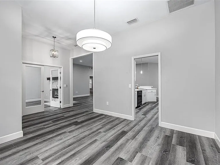 2103 SW 75th Ter — Photo 2