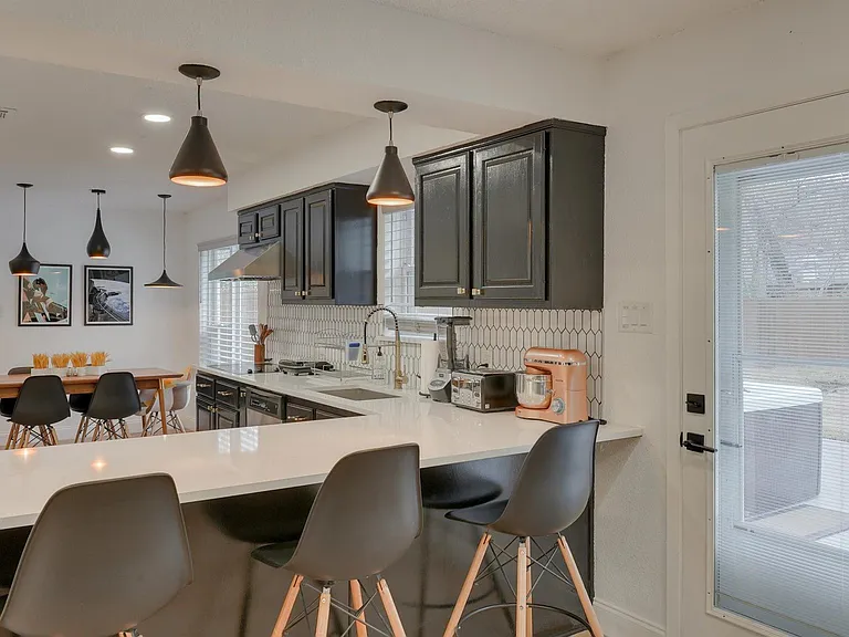 6048 Holiday Ln — Photo 13