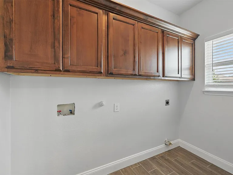 4909 Jefferson St — Photo 8