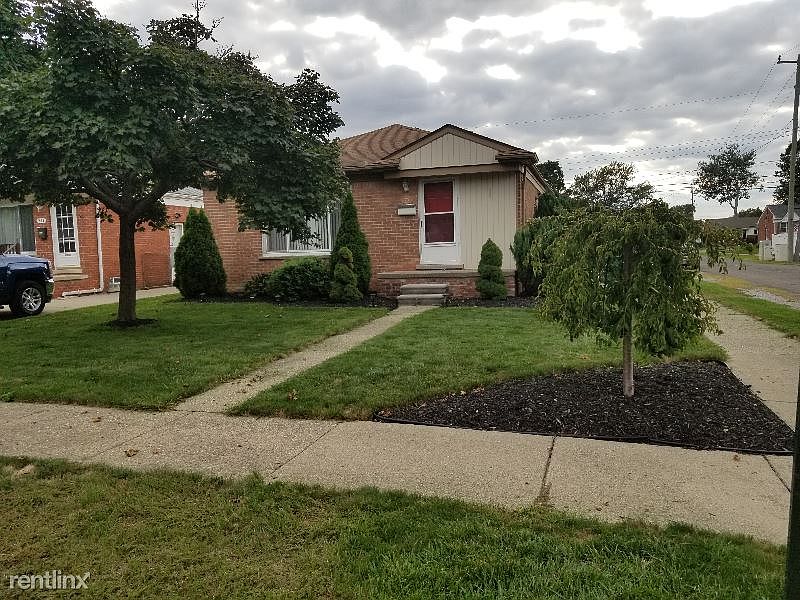 1st image of 271 Cardwell St