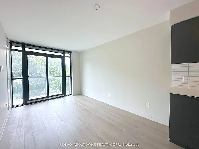 3385 Dundas St W #503 — Photo 5