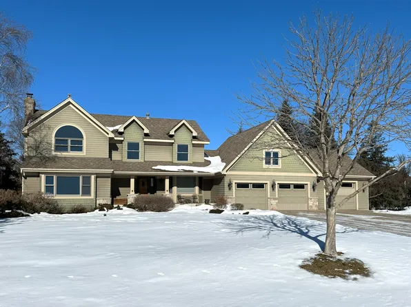 11 Donbush Rd, North Oaks, MN 55127