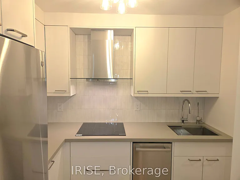 89 McCaul St #426 — Photo 5