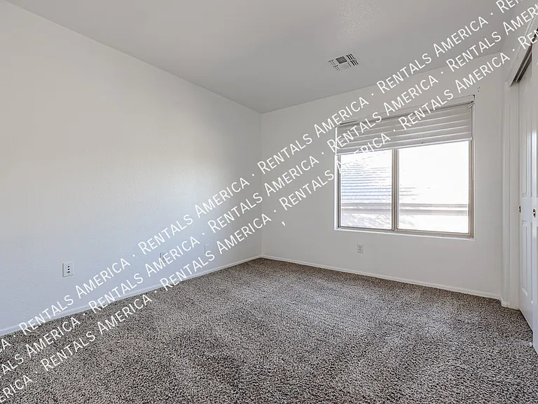 33251 N Symer Dr — Photo 26