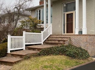 722 Turf Rd, Valley Stream, NY 11581