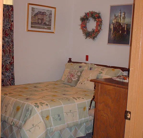 300 E Elm St — Photo 11