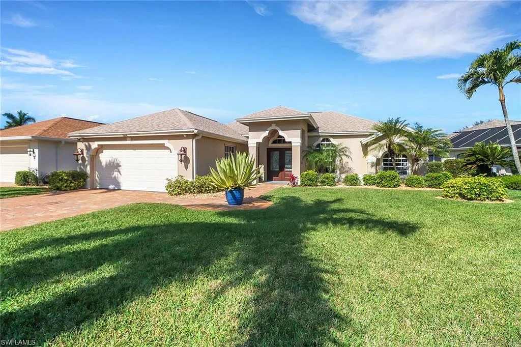 3 bed, 2.0 bath, 1905 sqft, $10,500 — Photo 2