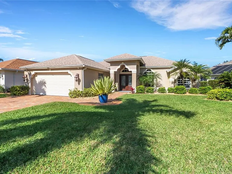 1466 Vintage Ln — Photo 2