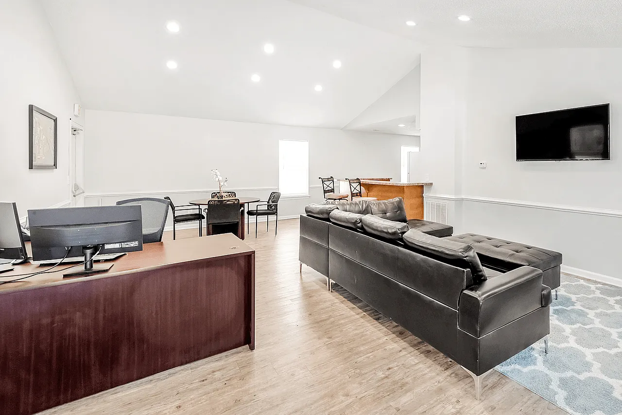 King's Ridge Apartments — Photo 3