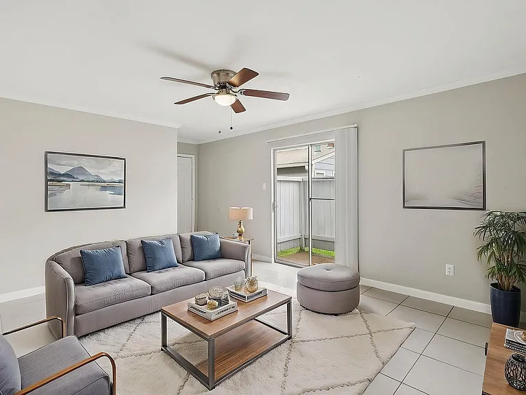 7-web-or-mls-11710 Briar Forest Dr Unit 2001-S1103-005 virtually staged