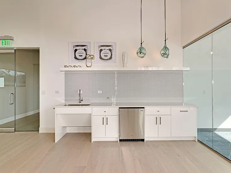 333 Washington St #820 — Photo 14