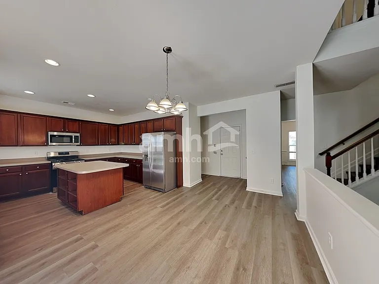 240 Shenandoah Trce — Photo 4
