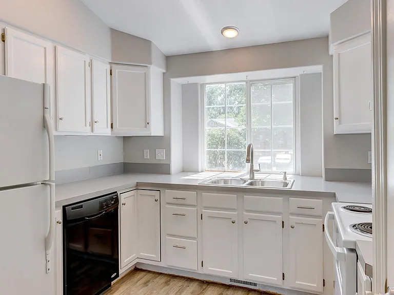 7838 W Prince St — Photo 2