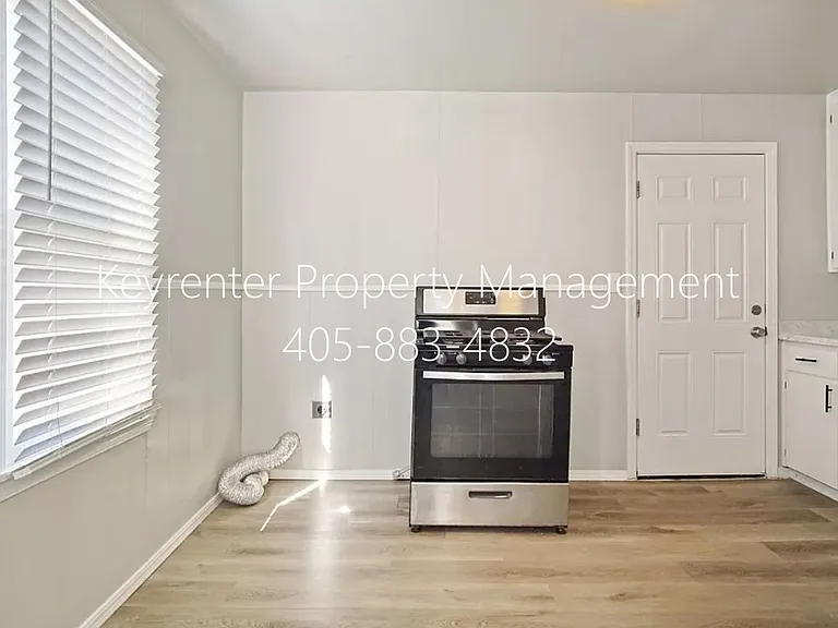 3937 SW 27th Pl — Photo 15