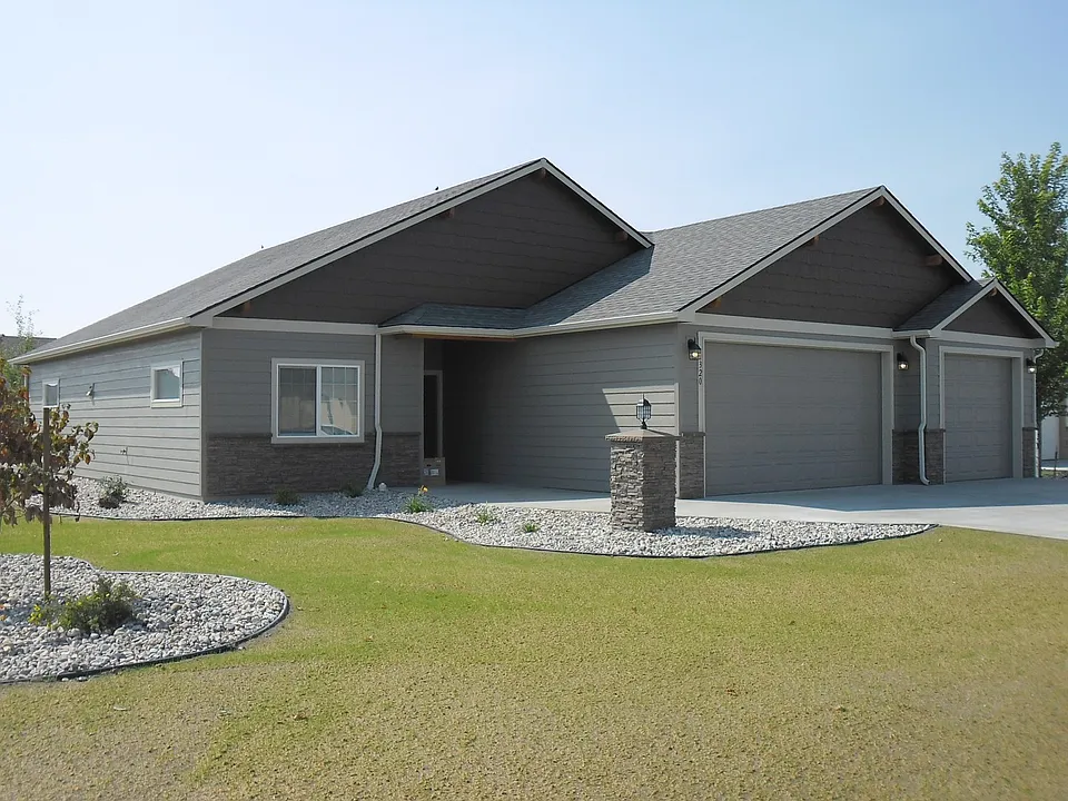 1320 E Chelan Ct