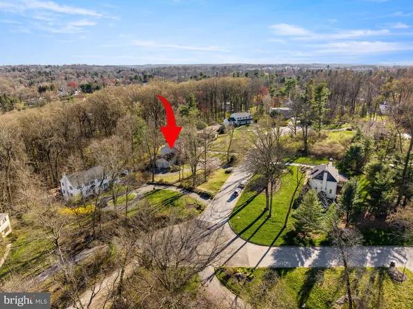 215 Jeffrey Ln, Newtown Square, PA 19073