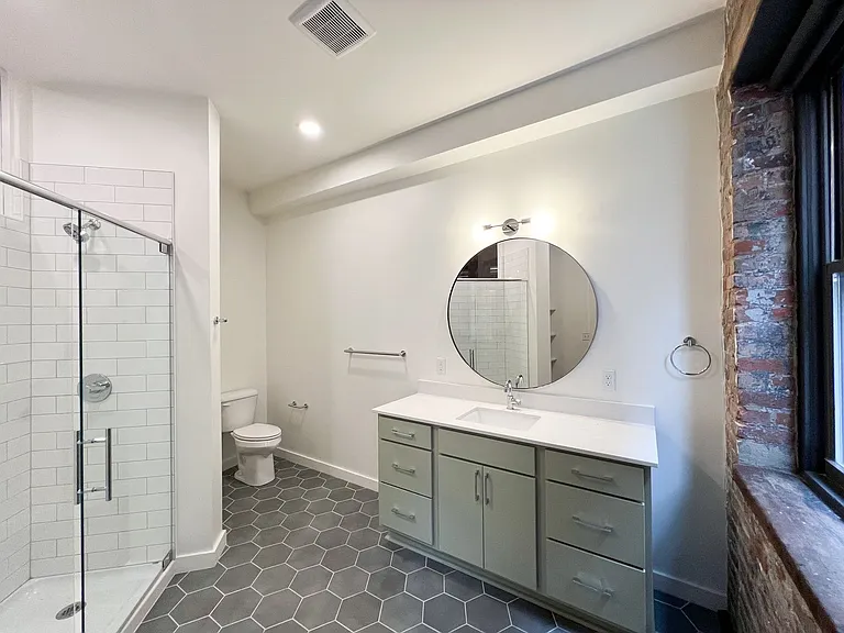 209 Woodward St — Photo 15