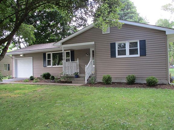 3rd image of 8 Lyons Dr
