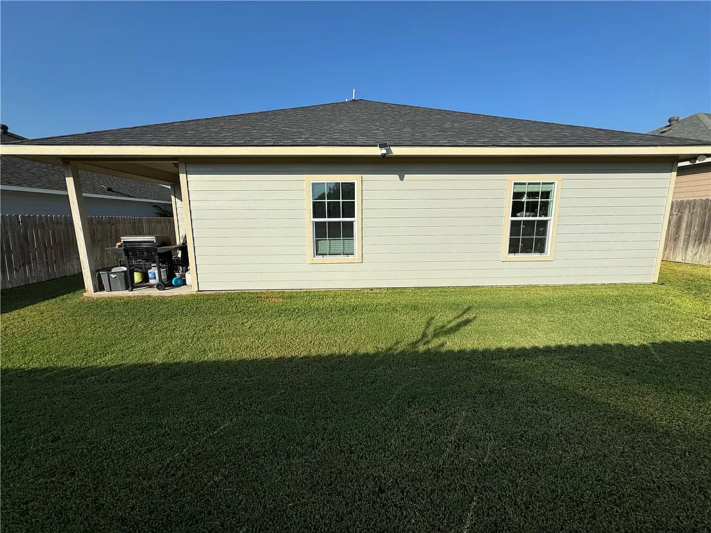 3 bed, 1599 sqft, $2,300 — Photo 4
