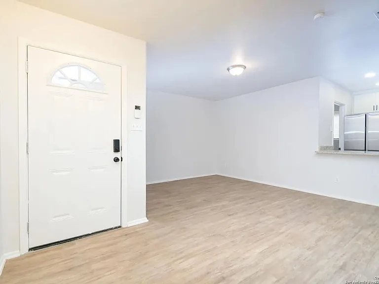 5915 Gabor Dr — Photo 2
