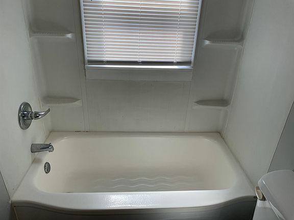 5th image of 1703 S Glenn St