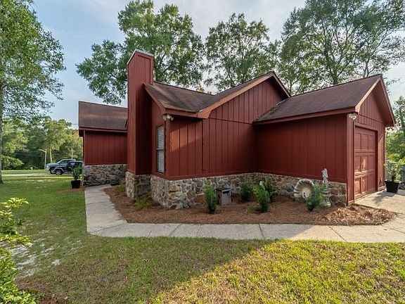 2nd image of 250 Graceland Cir