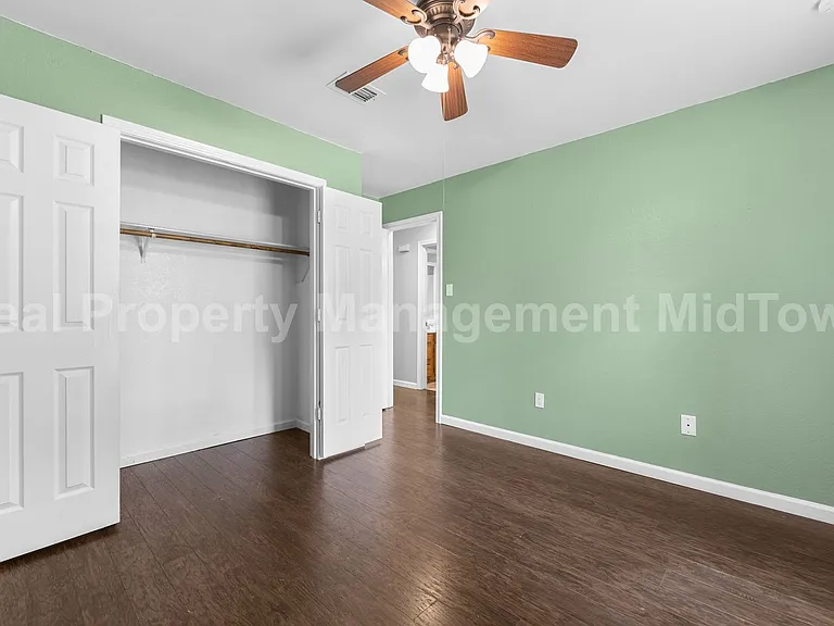 2132 Turf Club Dr — Photo 12