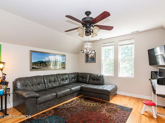 3rd image of 4318 N Leavitt St #2
