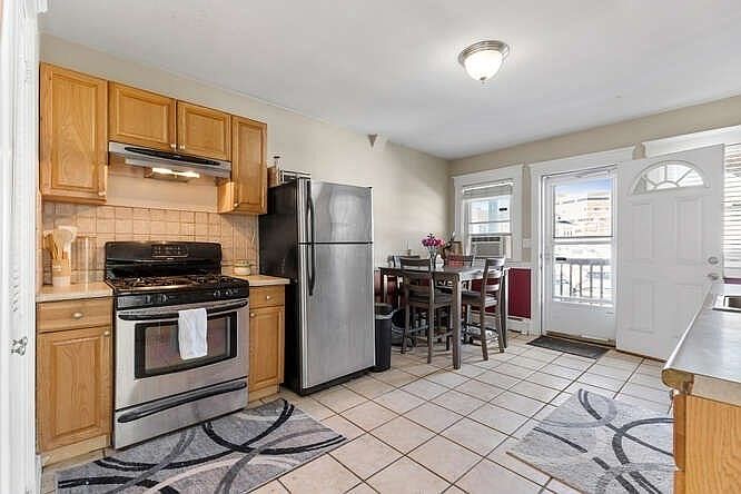 1st image of 31 Weston St Unit 2