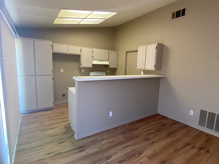 15073 Stafford Ave — Photo 2
