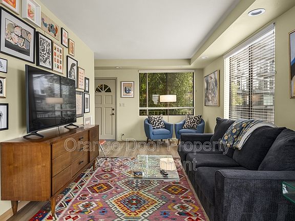 4th image of 561 Lee St #2