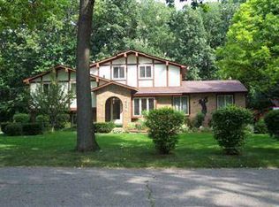 6884 Aeroview St, West Bloomfield, MI