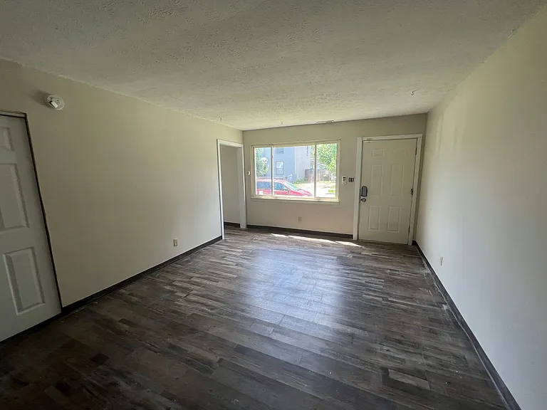 48-50 N Eureka Ave — Photo 5