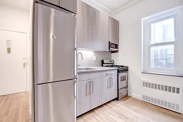 Rented by Urbane Brokerage | media 7