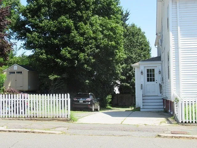 2 bed, 1.5 bath, 1005 sqft, $2,700 — Photo 2
