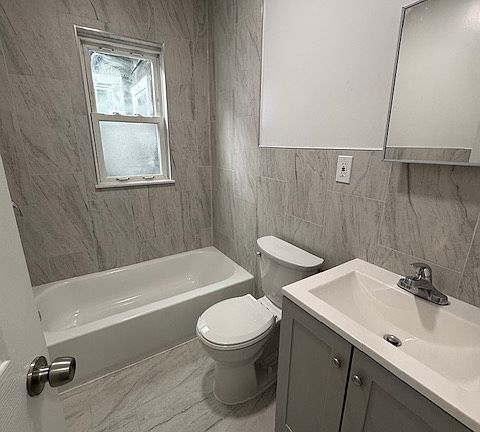 2nd image of 320 Jericho Tpke APT 2B