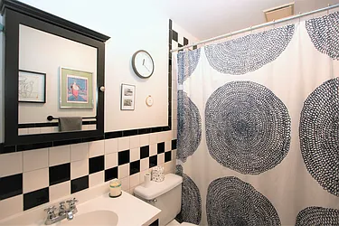 Rented by R New York