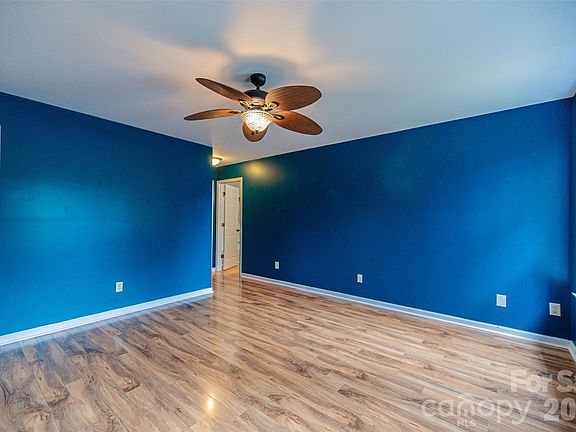 5th image of 2999 Eastview Rd