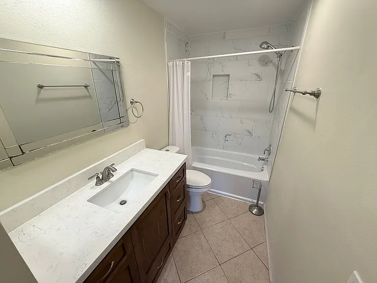 2035 Lakeridge Cir #101 — Photo 14