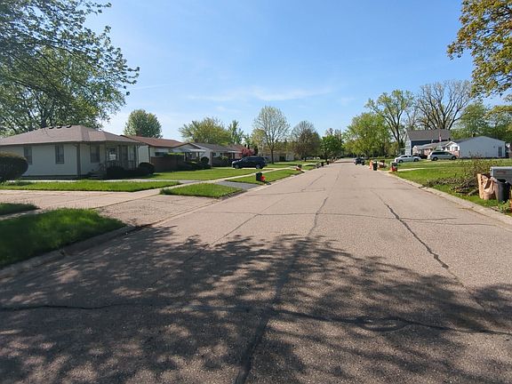 4th image of 15516 Green Ln