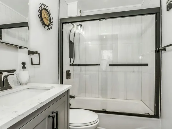 2 Tudor City Place image 10 of 15