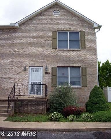 1st image of 229 Waterbrook Ct